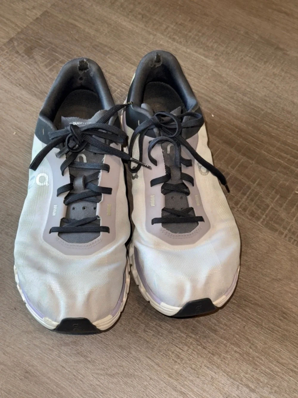 On Running Women's Sneakers in Light Gray with Lavender and Black Sz 9.5